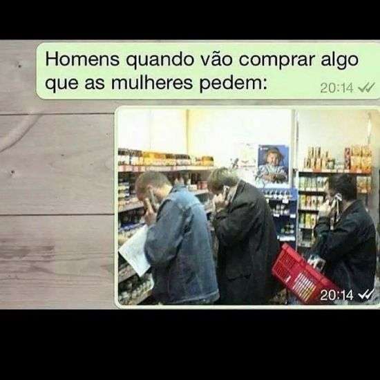 Homens fazendo compras